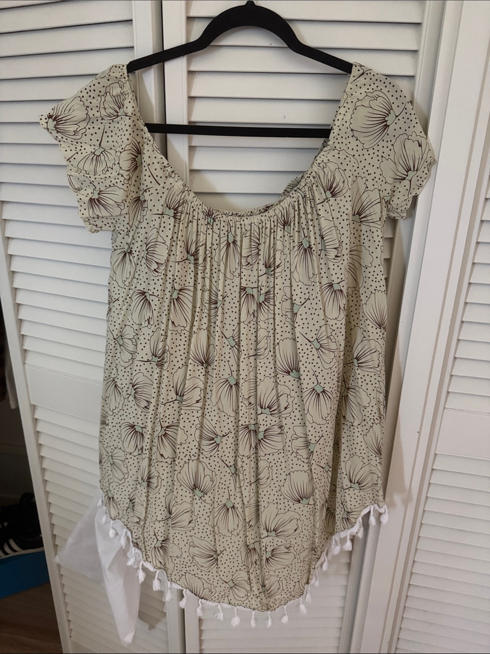 Ava Sky Fighting Eel Women’s Cream Floral off the shoulder dress with Tassel Hem